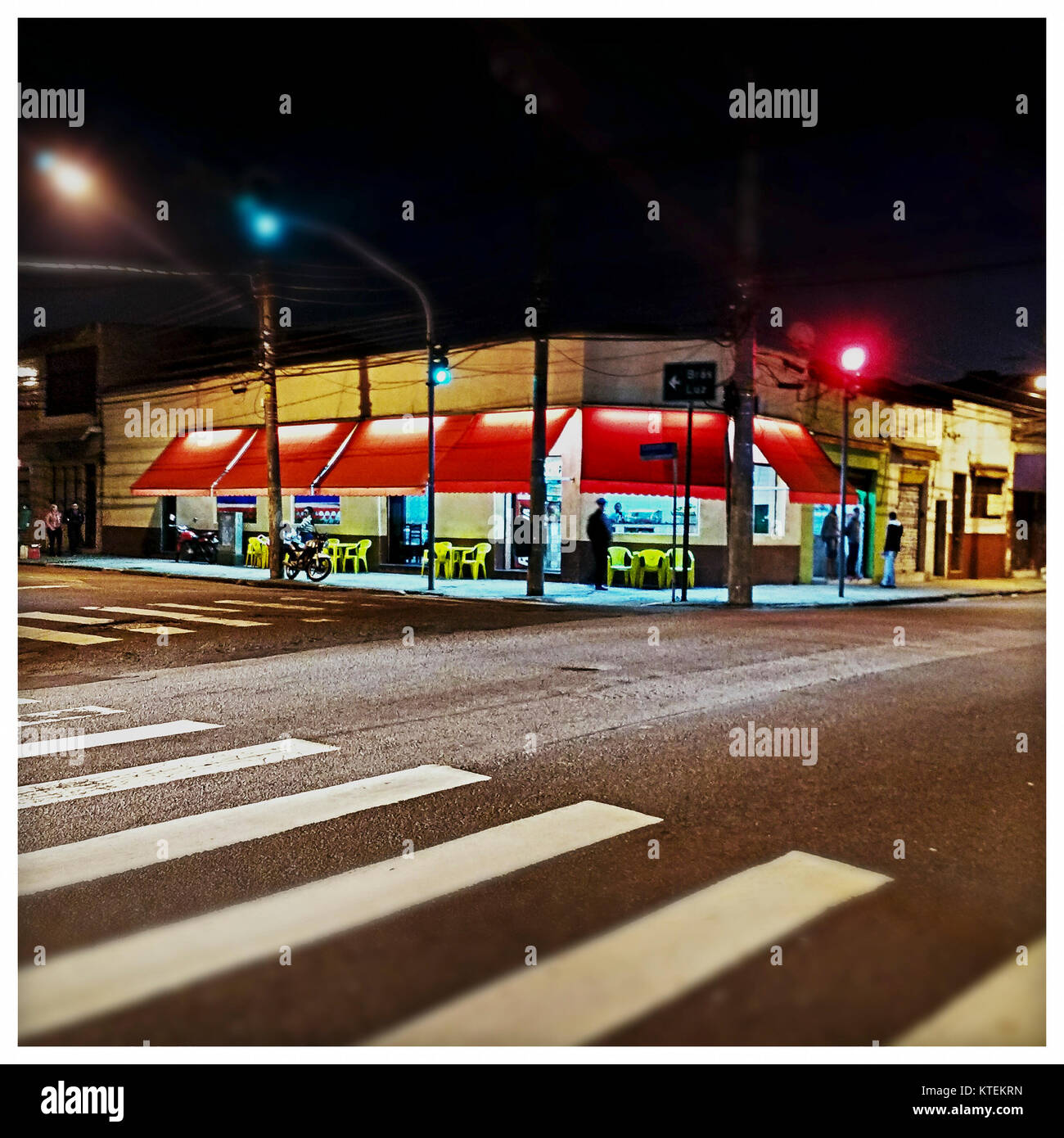 Edward Hopper style view of Los Angeles California IHOP at night with  News Photo - Getty Images