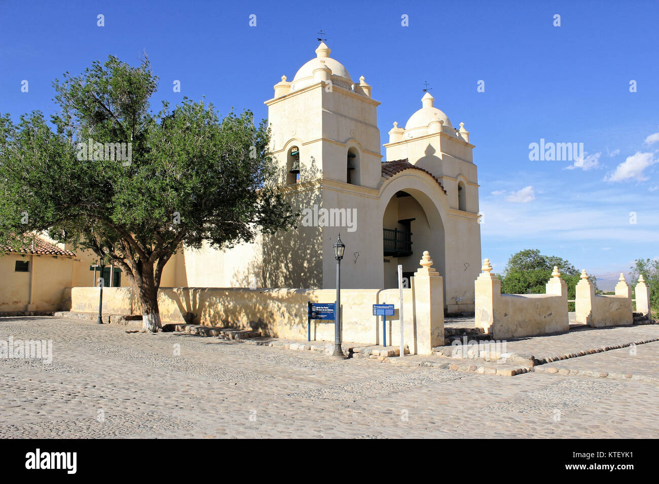 Iglesia san pedro hi-res stock photography and images - Alamy
