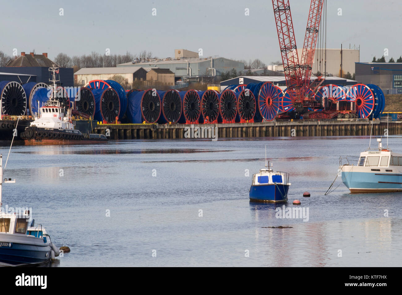 Cable bobbins and tug on River Tyne dockside near Wallsend, Tyne and Wear Stock Photo