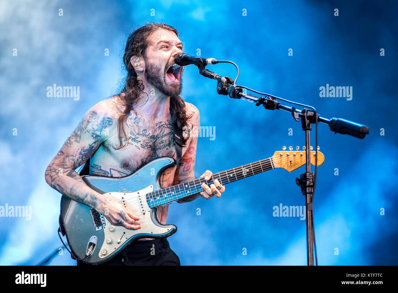 Biffy clyro lead singer simon neil performs hi-res stock photography ...