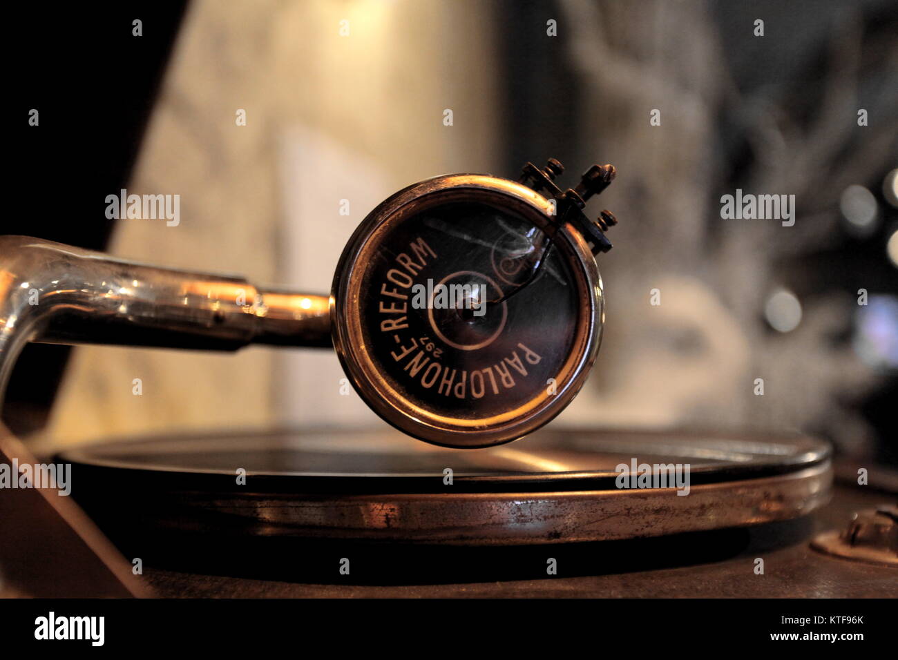 phonograph, soundbox vinyl record classical music Stock Photo