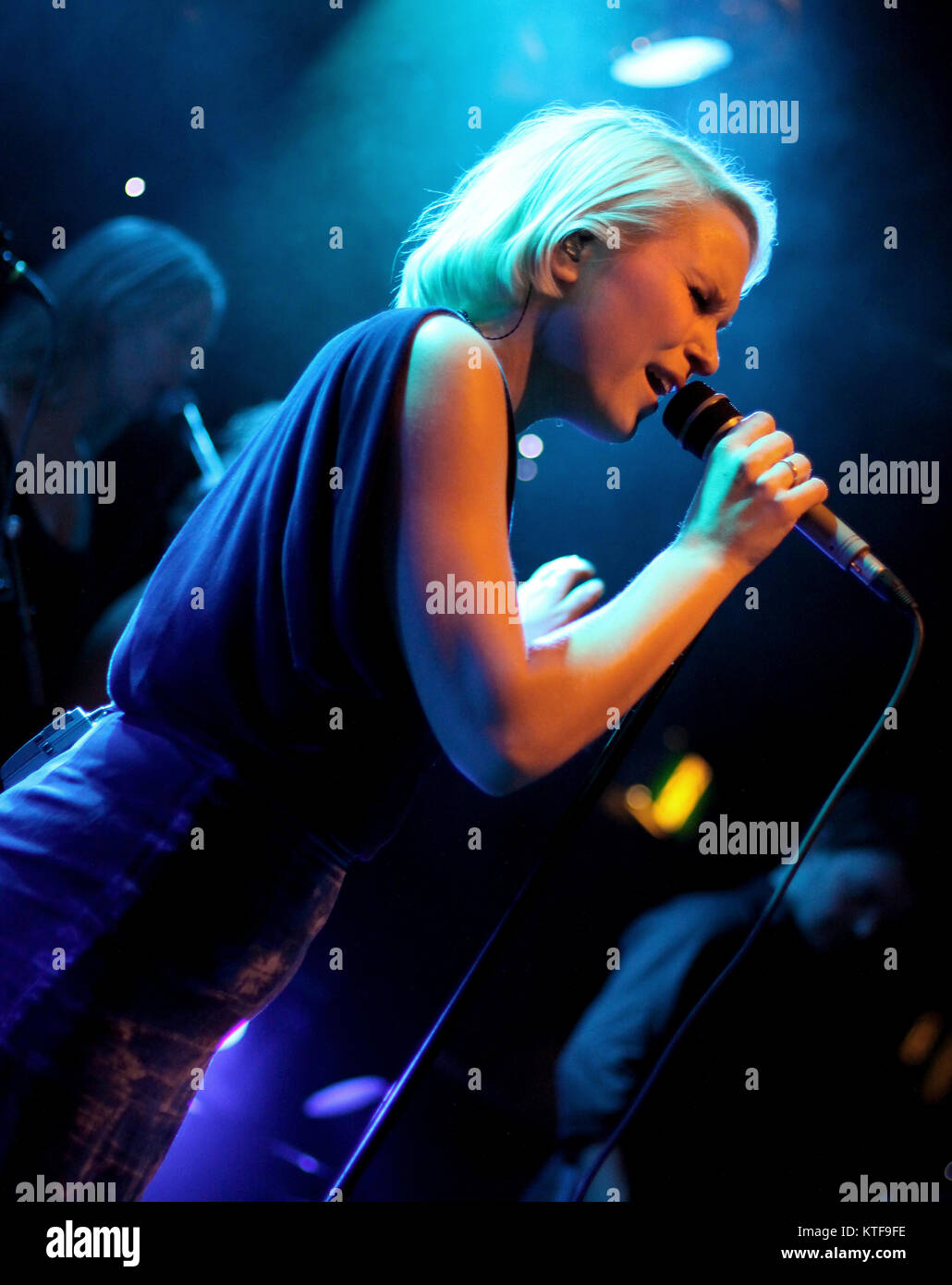The Norwegian pop duo Eva & the Heartmaker performs live at Smuget in Oslo.  The duo consists of singer Eva Weel Skram (pictured) and musician Thomas  Stenersen. Norway, 24/03 2011 Stock Photo - Alamy