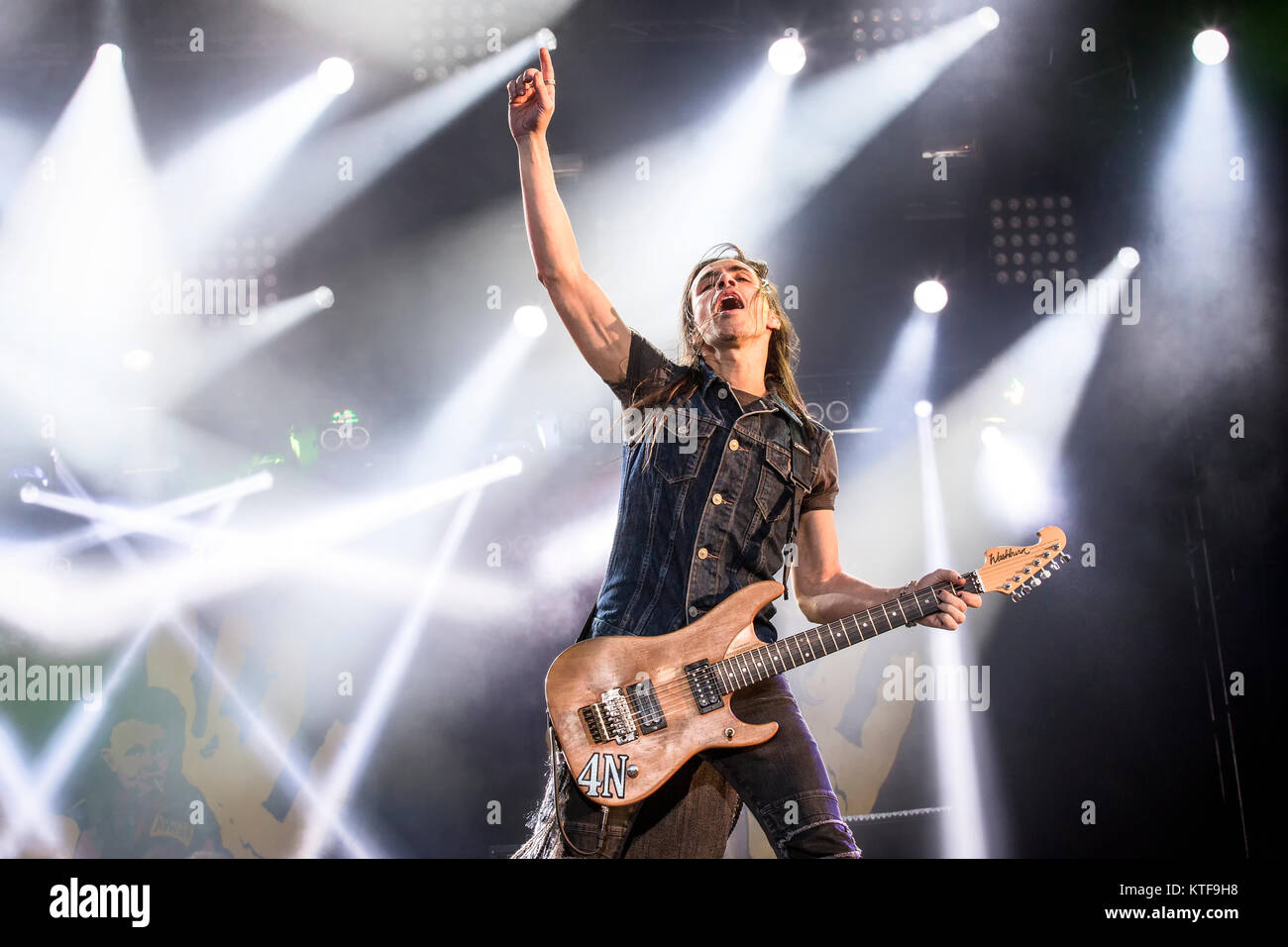 Nuno bettencourt hi-res stock photography and images - Alamy Nuno bettencourt hi-res stock photography and images - Alamy