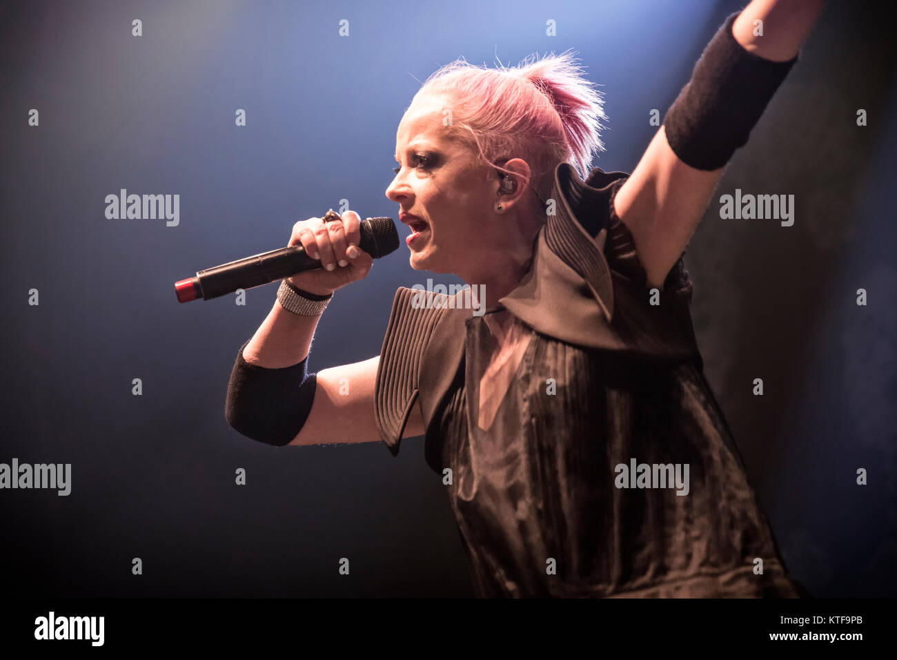 Shirley manson hi-res stock photography and images - Alamy