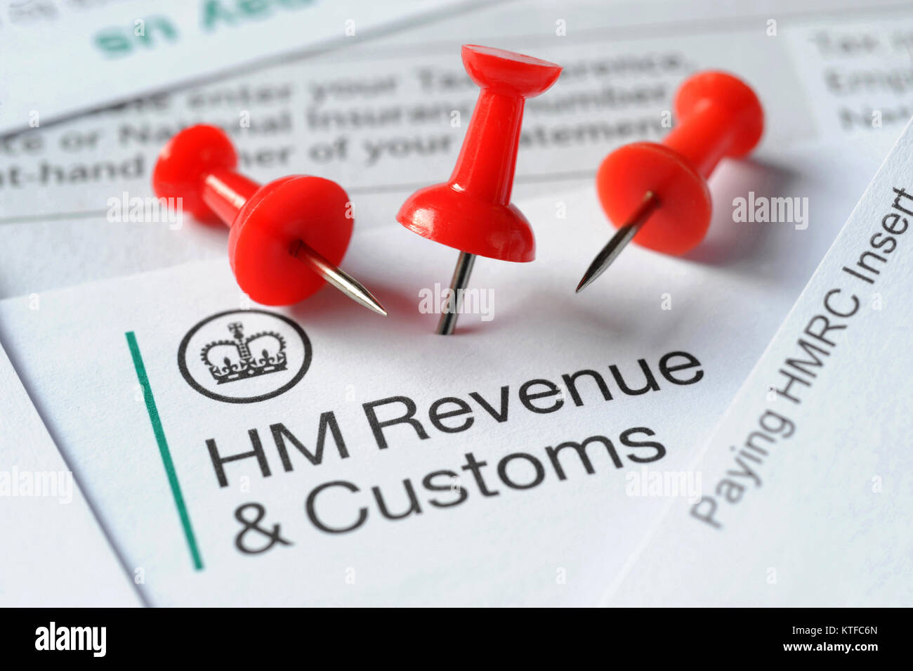 HMRC LETTERS WITH RED NOTICE BOARD PINS RE TAX EMPLOYMENT EVASION AVOIDANCE TAXES WORKERS ETC UK Stock Photo