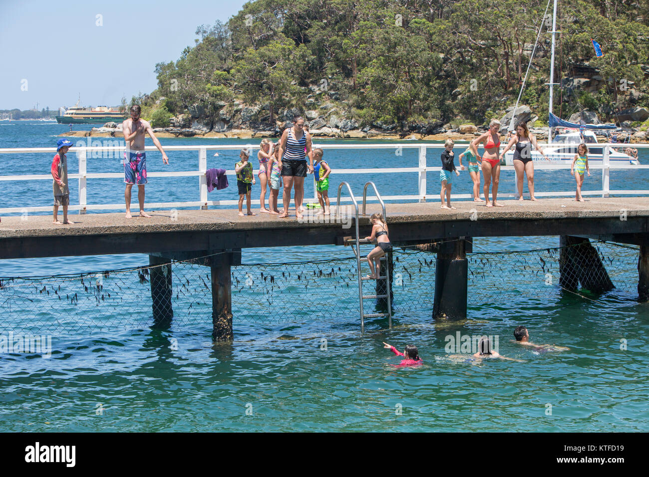 Chowder Bay is located at the southern end of Middle harbour peninsula