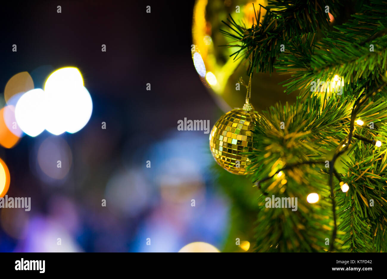 beautiful Blurred Christmas tree and festive bokeh lighting, blurred ...