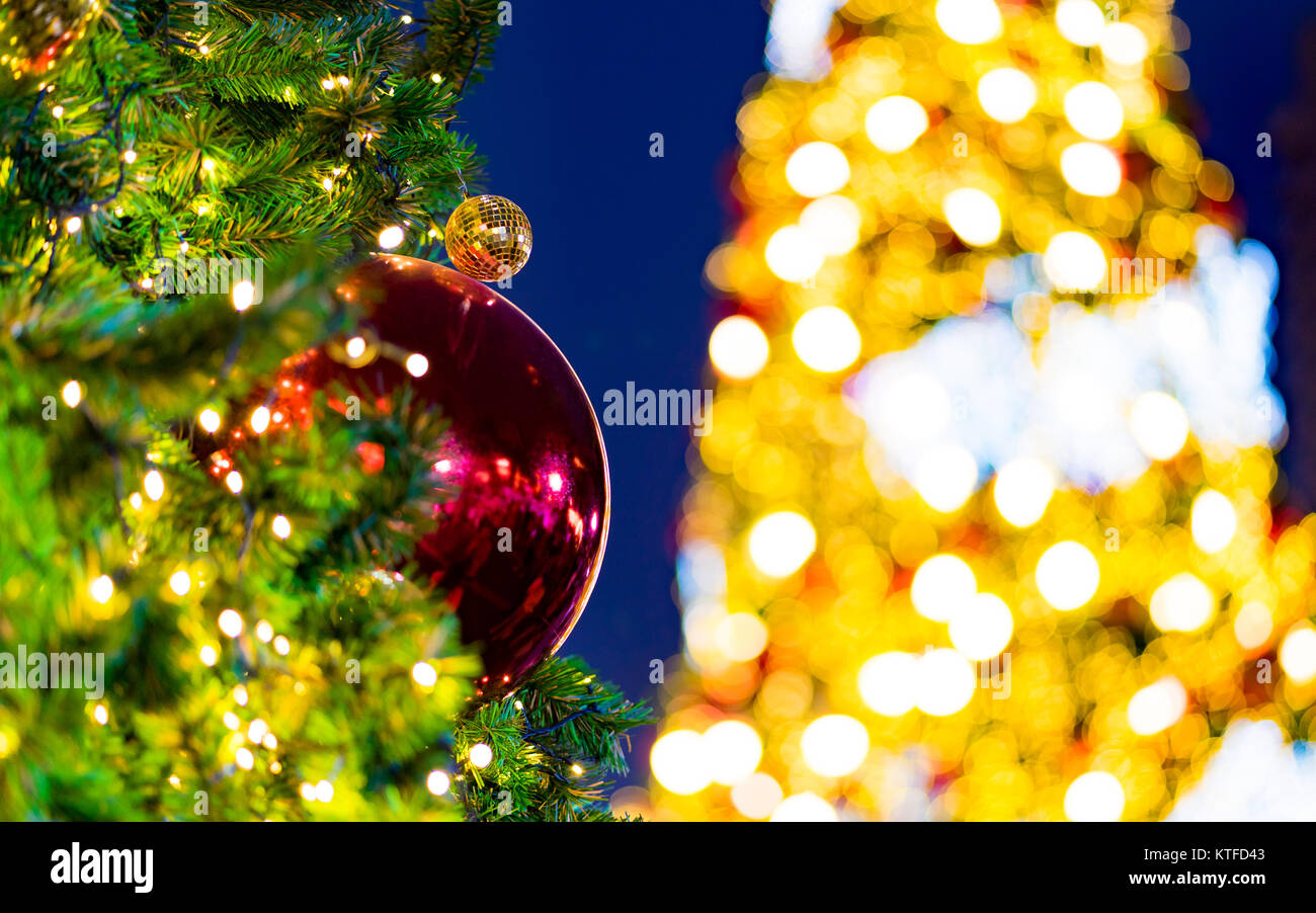 beautiful Blurred Christmas tree and festive bokeh lighting, blurred ...