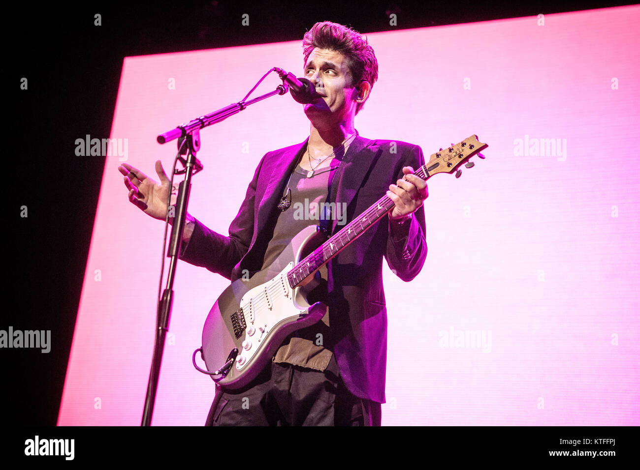 The American guitarist, singer and songwriter John Mayer performs a ...