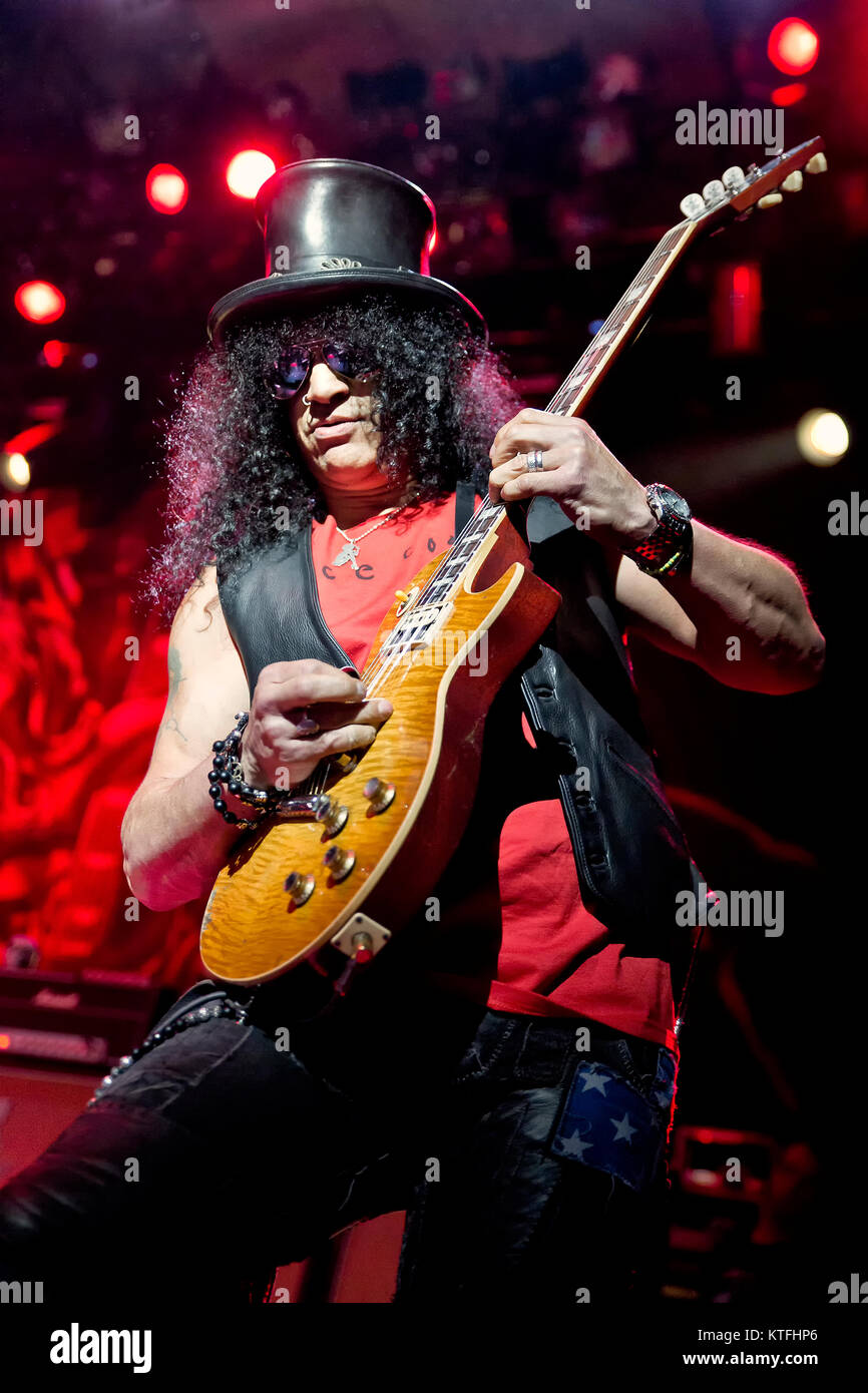 Slash Guns N' Roses inducted into Hollywood's Rock Walk, held at the Guitar  Center Hollywood, California - 17.01.07 Stock Photo - Alamy