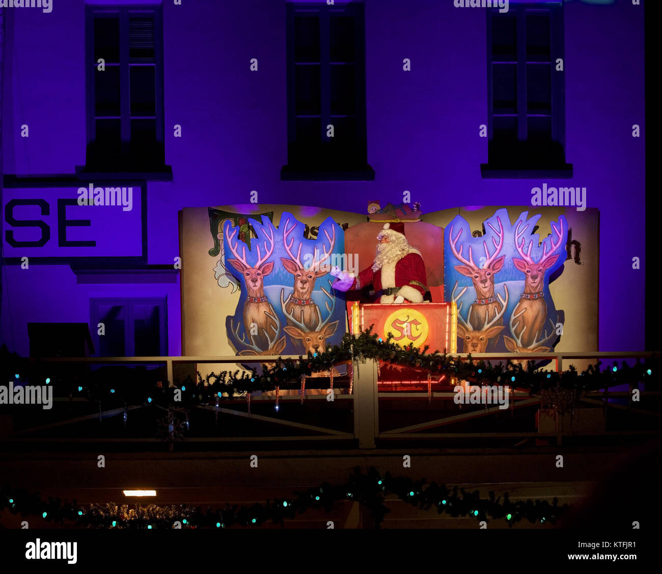 Sacramento, California, USA. 23 December 2017. Scene featuring Santa