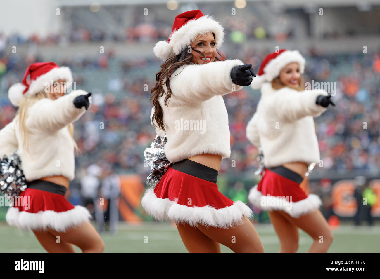 Cincinnati, OH, USA. 24th Dec, 2017. Cincinnati Bengals cheerleaders  perform in Christmas attire in a game between the Detroit Lions and the  Cincinnati Bengals at Paul Brown Stadium in Cincinnati, OH. Adam