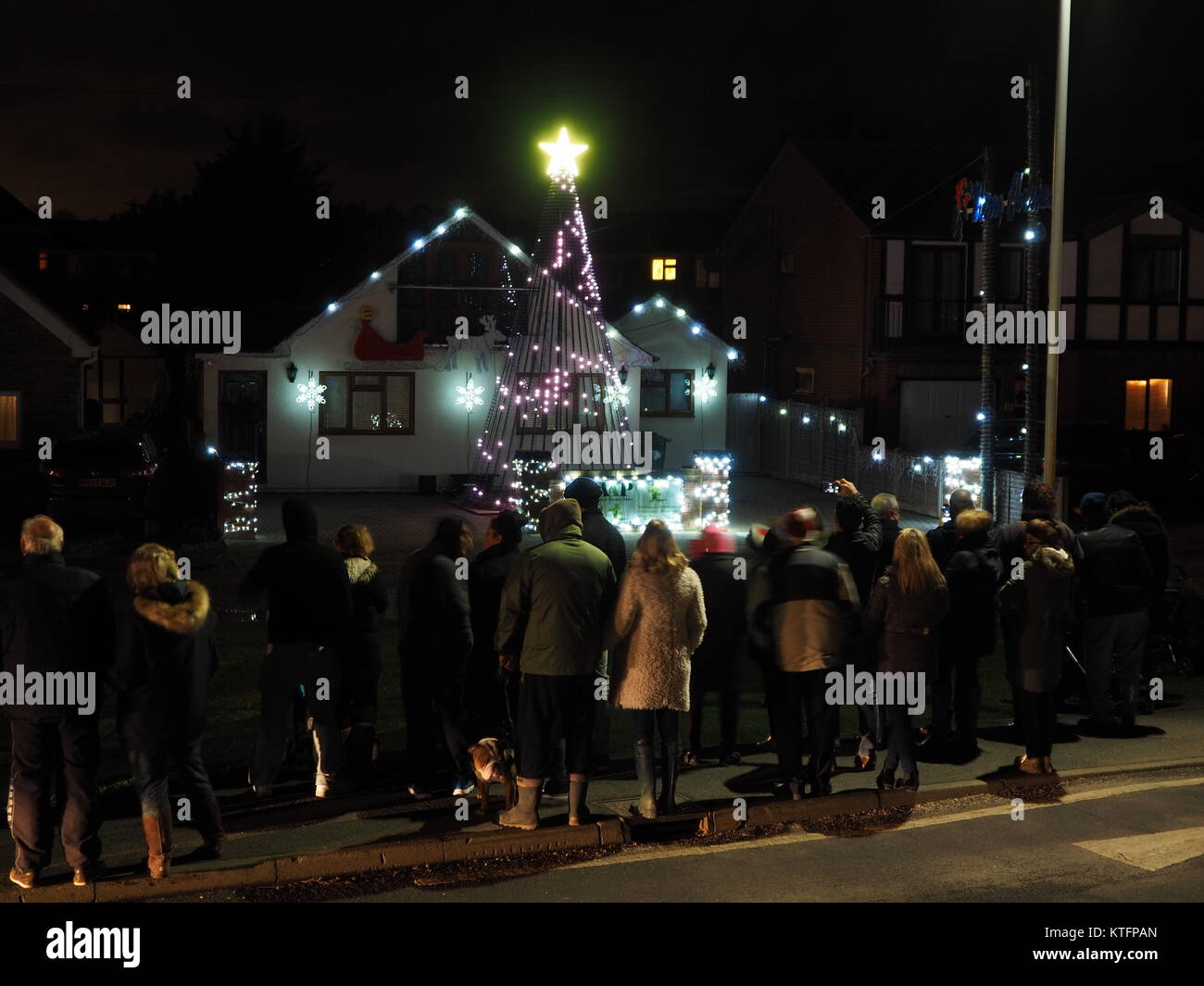 Warden Bay, Kent, UK. 24th Dec, 2017. A house in Warden Bay puts on a