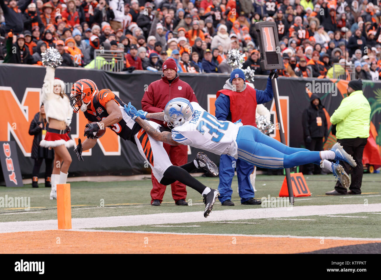 Cincinnati Bengals wide receiver Tyler Boyd (83) makes the diving catch  under pressure from Pittsburgh Steelers' Anthony Chickillo (56) for the  touchdown during the first half of play at Paul Brown Stadium