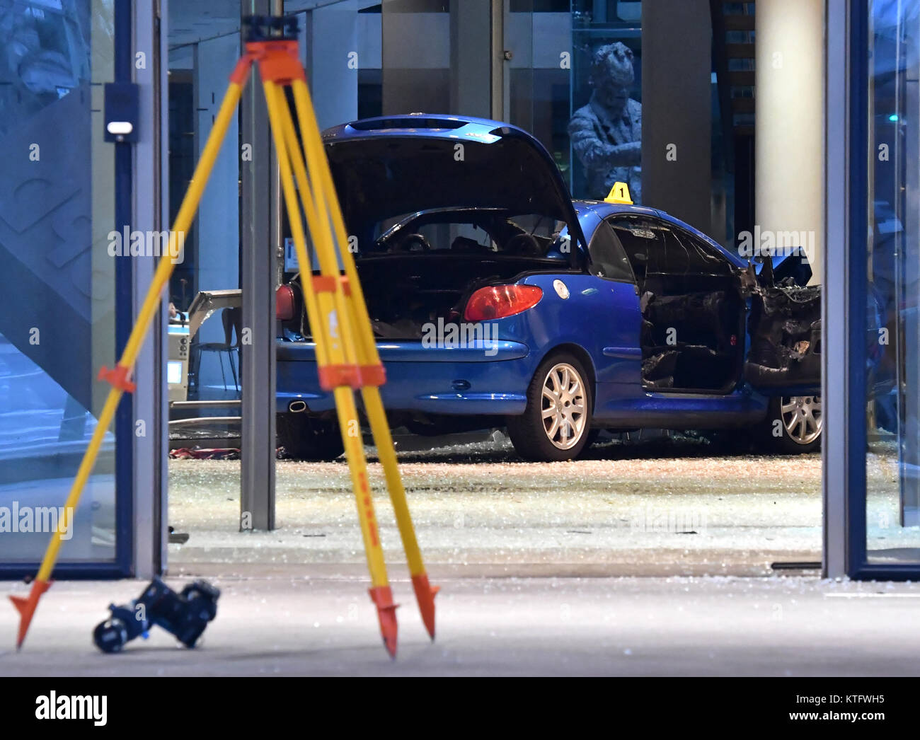 Berlin Germany 25th Dec 2017 A Damaged Car In The Foyer Of Spd