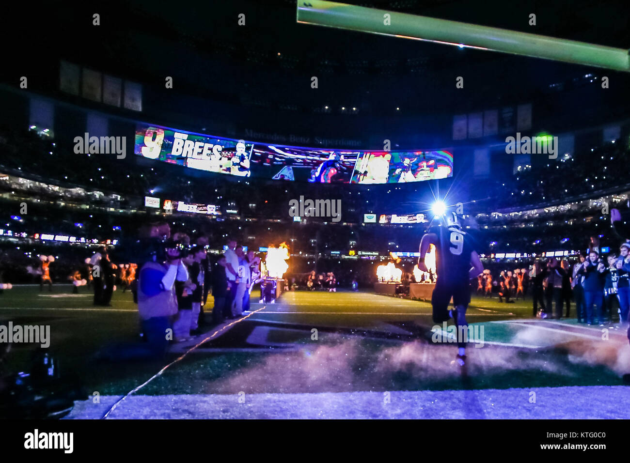December 25, 2017 - New Orleans Saints quarterback Drew Brees (9) at the Mercedes-Benz Superdome in New Orleans, LA. New Orleans Saints defeated Atlanta Falcons 23-13. Stephen Lew/CSM Stock Photo