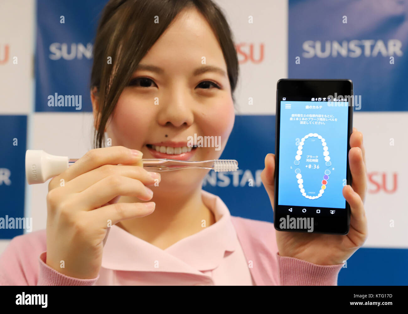 Tokyo, Japan. 25th Dec, 2017. A dental hygienist displays Japanese oral care company Sunstar's smart toothbrush 'GUM PLAY' as the company and Japanese computer giant Fujitsu announced the new service for dentist using the smart toothbrush and cloud computing technology at Fujitsu's headquarters in Tokyo on Monday, December 25, 2017. The GUM Play toothbrush has sensors and which enables to check mouth condition and to advise effective brushing ways with a smart phone. Credit: Yoshio Tsunoda/AFLO/Alamy Live News Stock Photo
