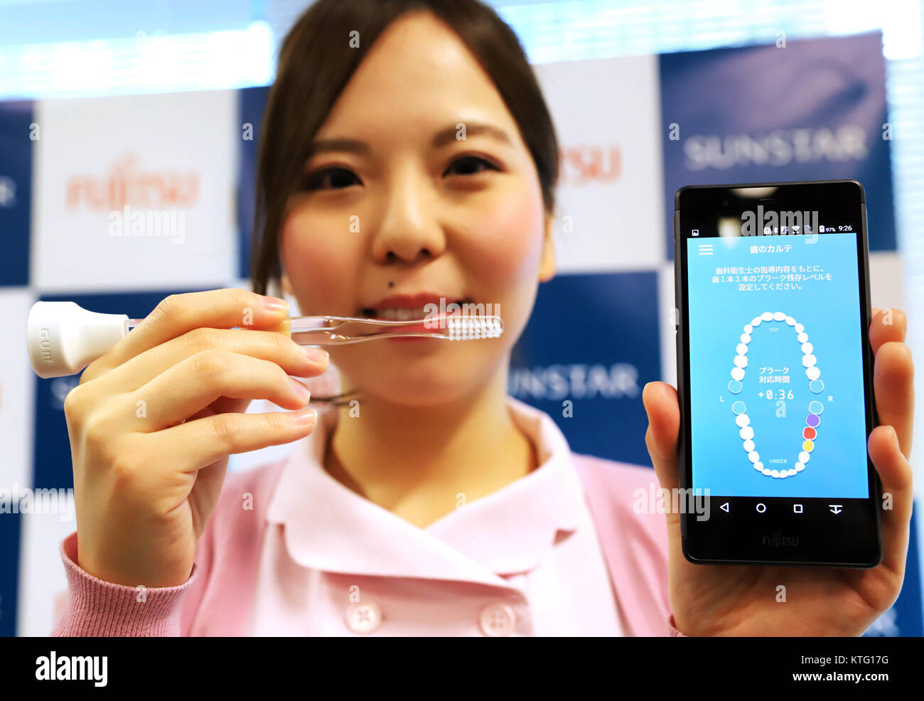 Tokyo, Japan. 25th Dec, 2017. A dental hygienist displays Japanese oral care company Sunstar's smart toothbrush 'GUM PLAY' as the company and Japanese computer giant Fujitsu announced the new service for dentist using the smart toothbrush and cloud computing technology at Fujitsu's headquarters in Tokyo on Monday, December 25, 2017. The GUM Play toothbrush has sensors and which enables to check mouth condition and to advise effective brushing ways with a smart phone. Credit: Yoshio Tsunoda/AFLO/Alamy Live News Stock Photo