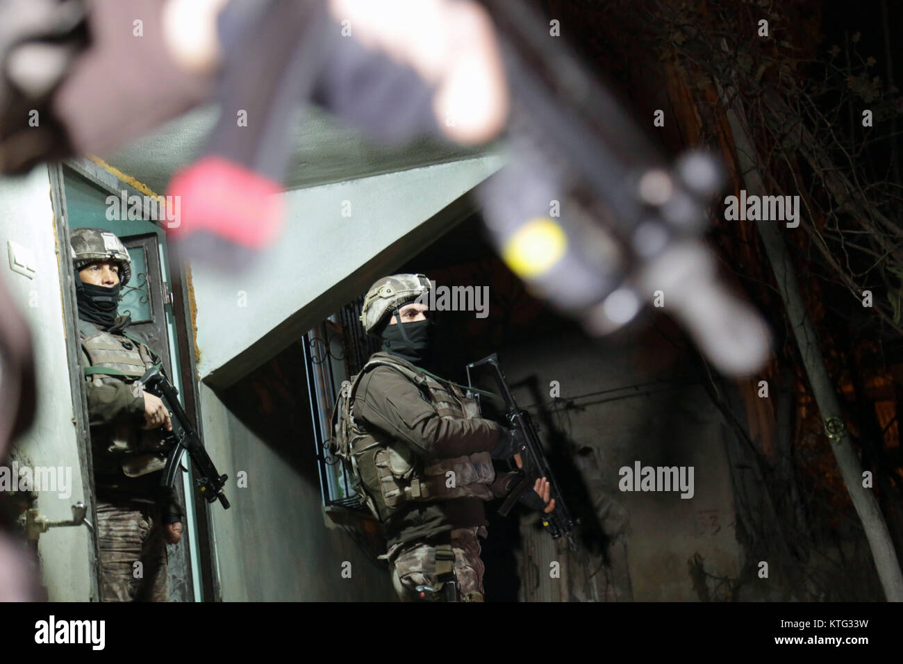 Adana. 26th Dec, 2017. Security forces carry out a raid on ISlinked