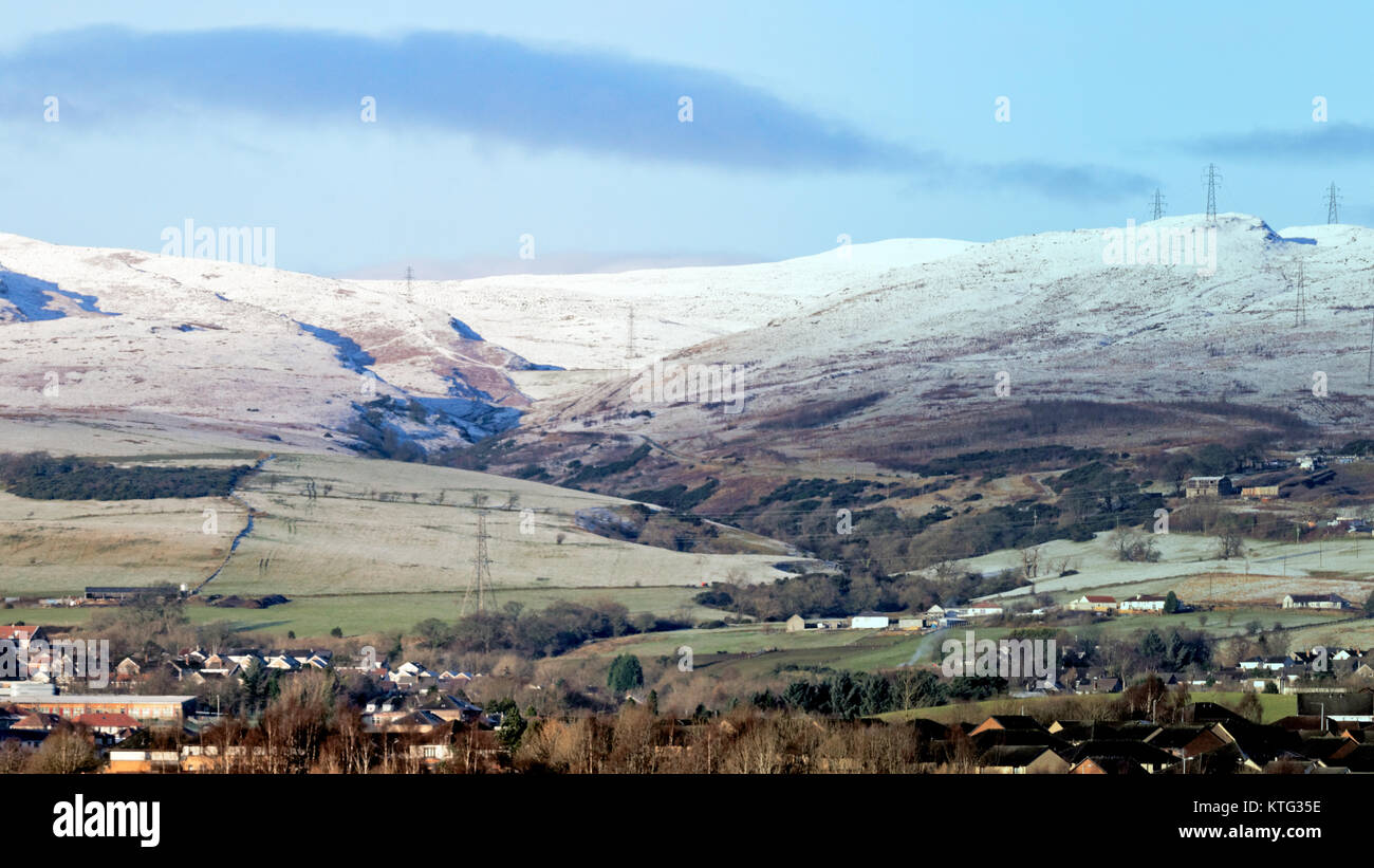 Glasgow, Scotland, UK  26th December.UK Weather: Snow on  kilpatrick hills loch Humphrey burn glen, cochno road overlooking the city with sunshine and overnight snow. Credit Gerard Ferry/Alamy news Stock Photo