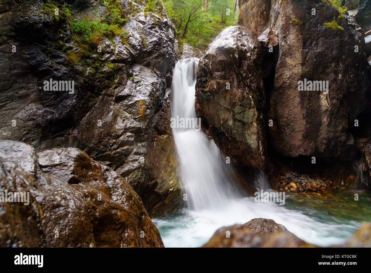 Putorana Plateau, a waterfall on the Grayling Stream. Mountain stream on a  cloudy day Stock Photo - Alamy