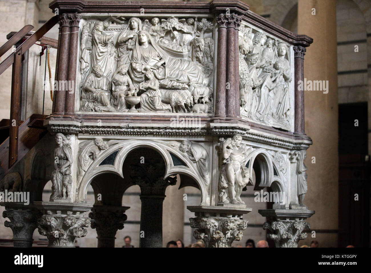 Pulpit by Nicola Pisano in the baptistery of Pisa Stock Photo