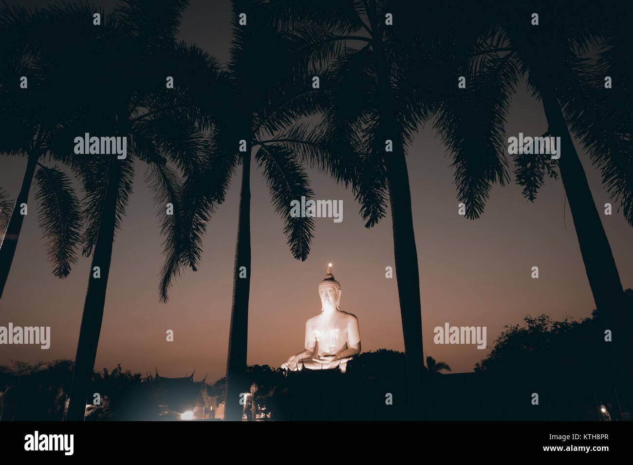 Sunset of Large outdoor golden sitting Buddha in Thai temple Stock ...