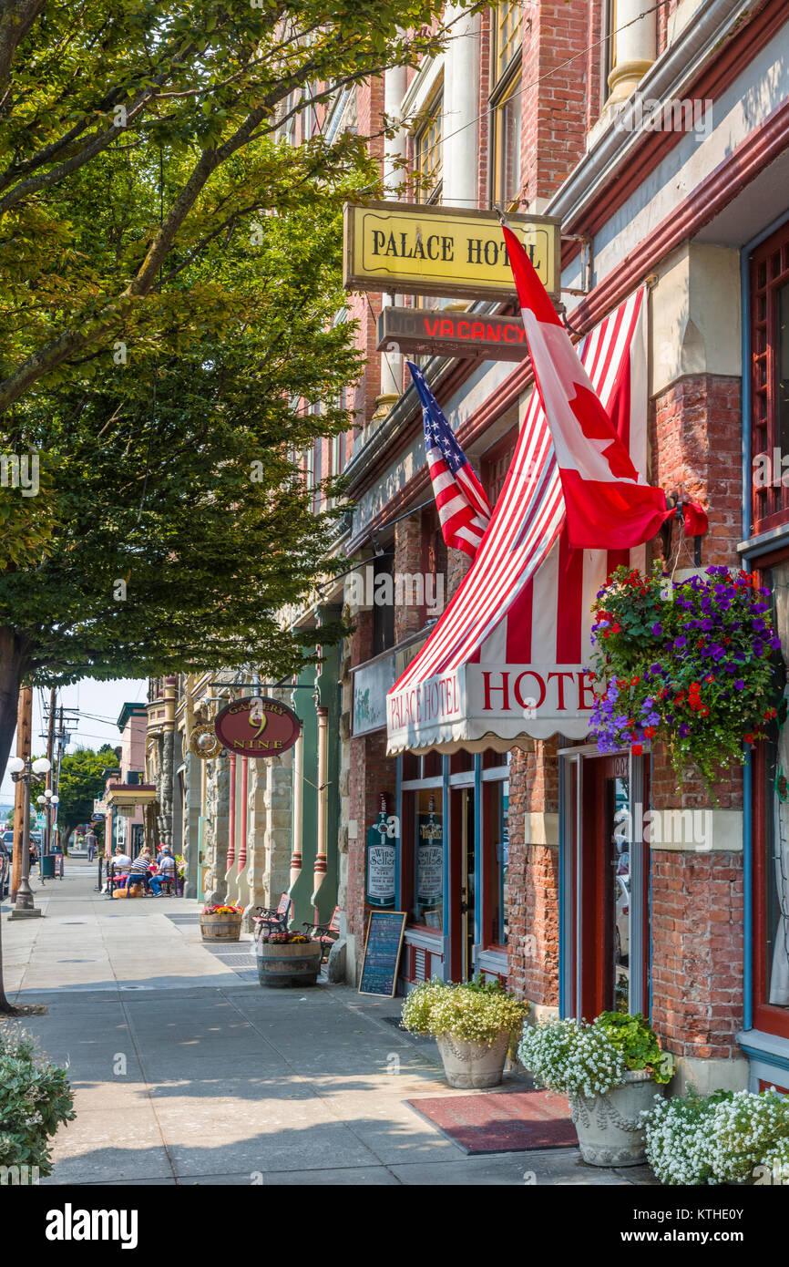 Water Street in the Victorian Seaport & Arts Community of  Port Townsend on the Olympic Peninsula in Washington, United States Stock Photo