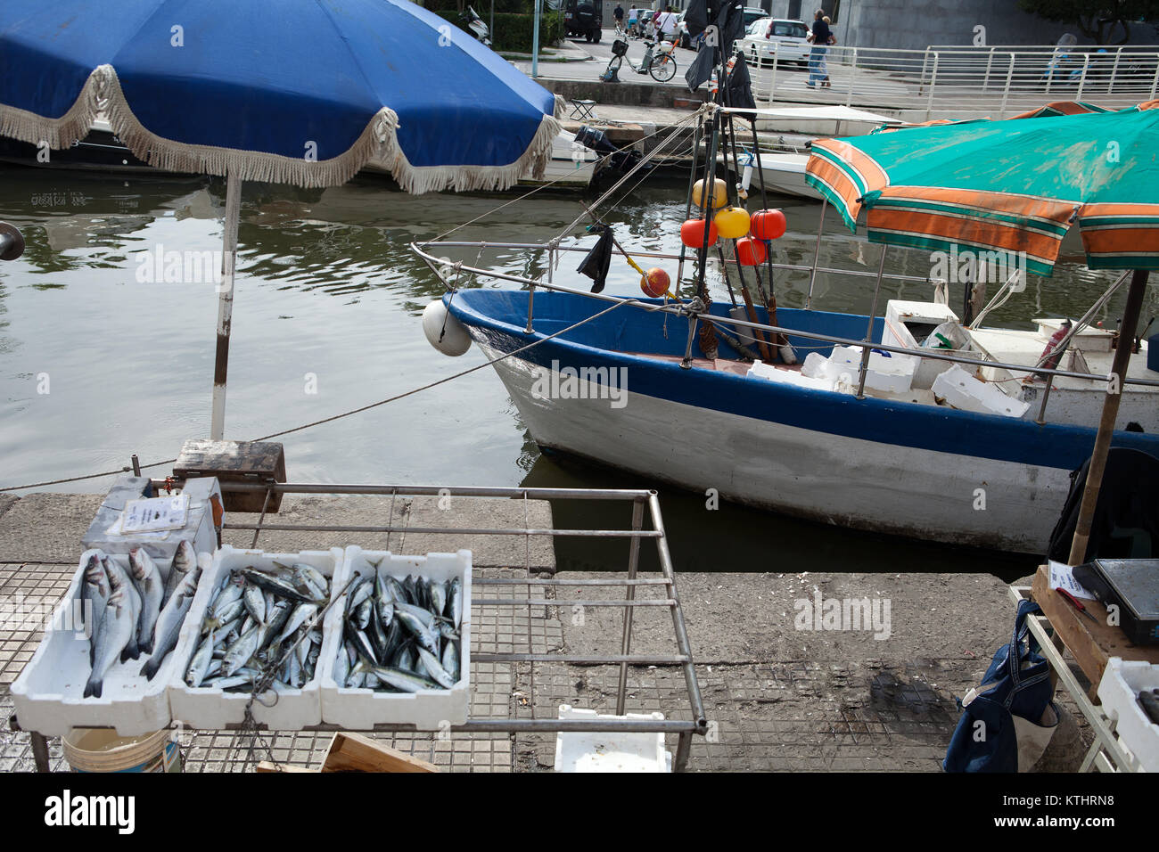 Fresh fish on ice on the market Stock Photo - Alamy