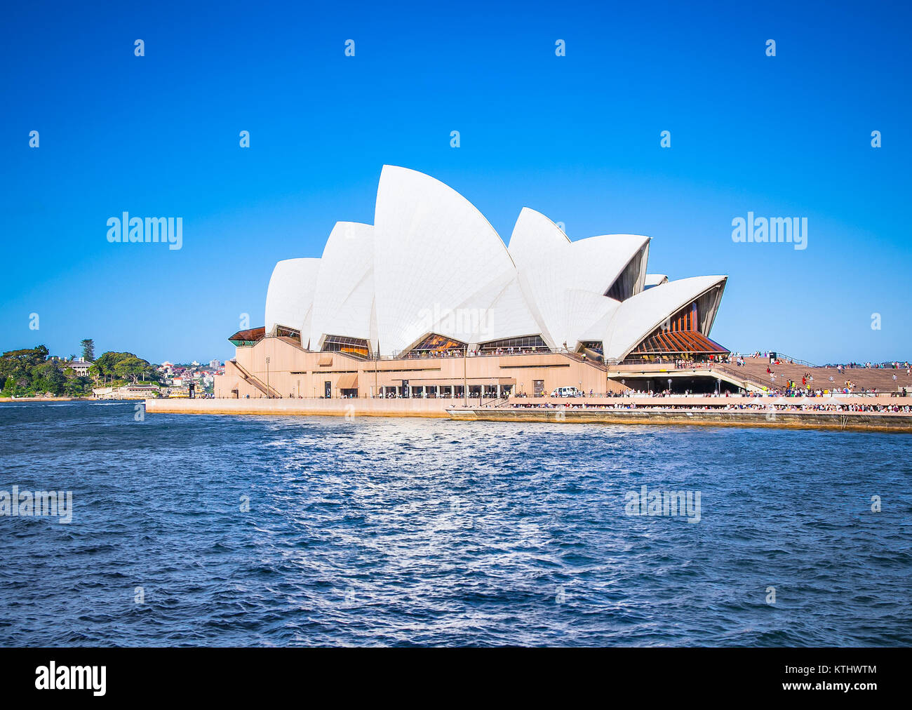 SYDNEY, AUSTRALIA - DECEMBER 21, 2014: The Iconic Sydney Opera House is a multi-venue performing arts centre also containing bars and outdoor restaura Stock Photo