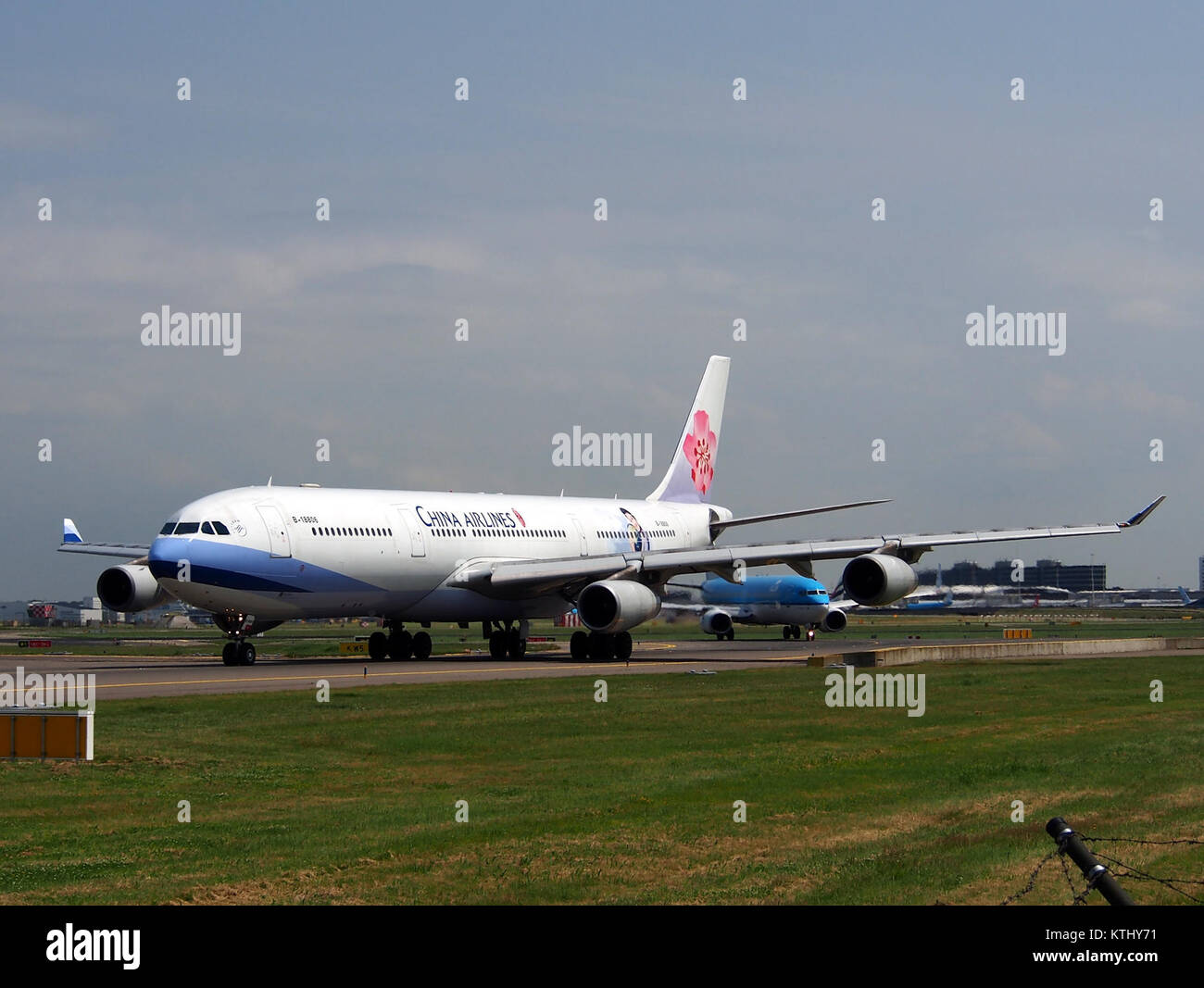 B 18806 China Airlines Airbus A340 313X   cn 433 pic1 Stock Photo