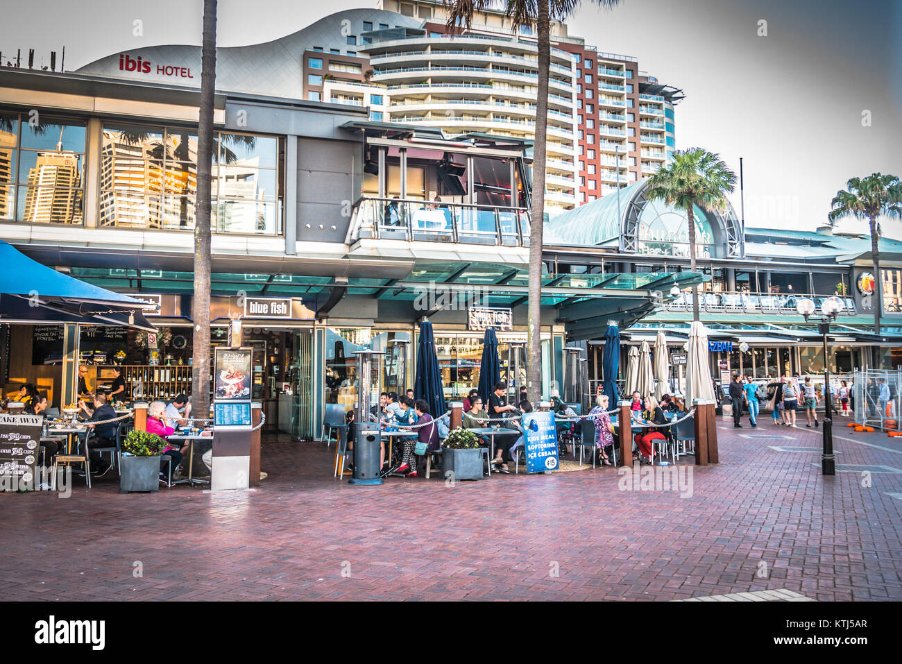sydney harbourside shopping centre Stock Photo Alamy