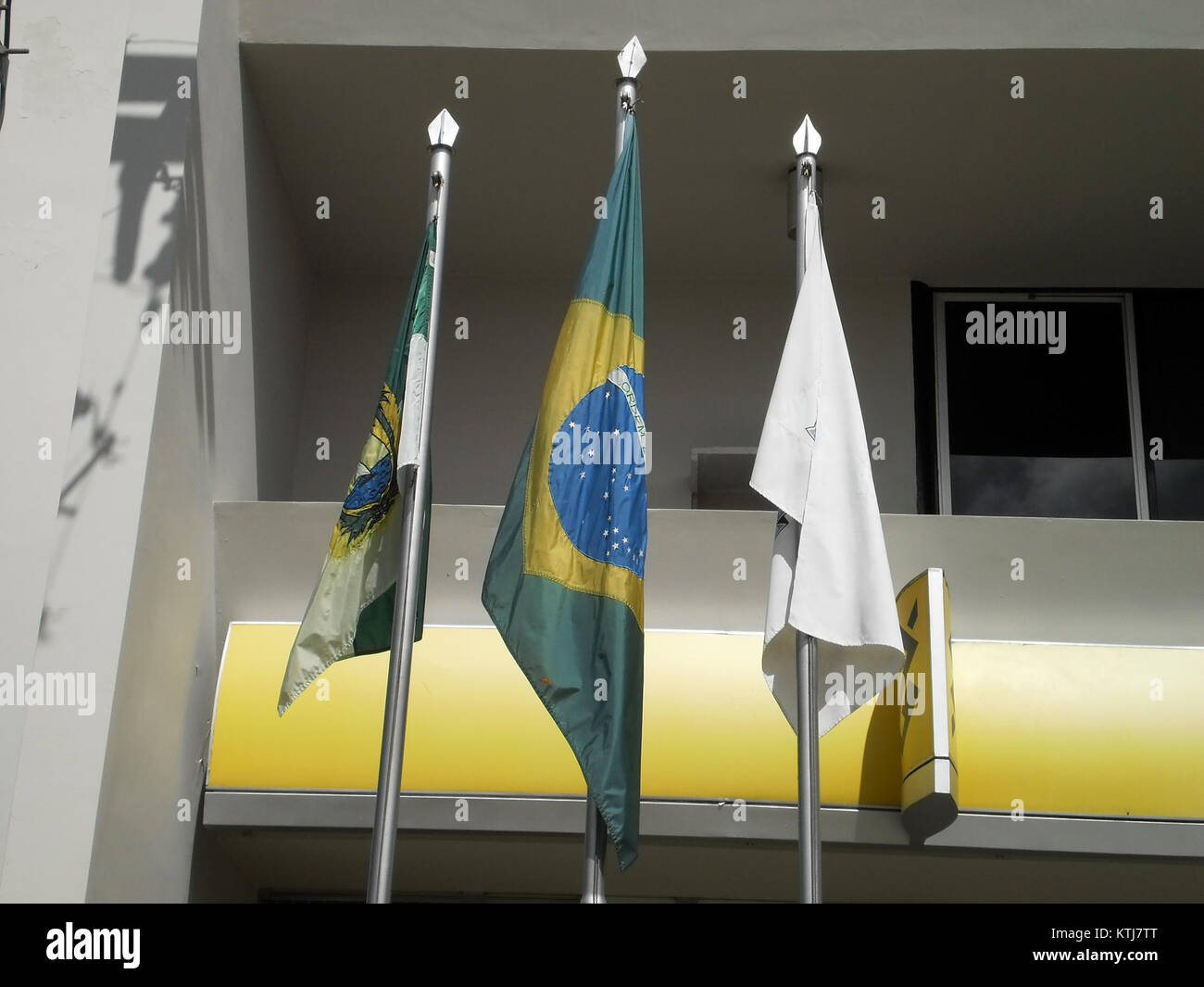 London, United Kingdom - October 11, 2018: Close-up shot of the Que bandeira  é esta - Quiz das bandeiras do Brasil (Name that Flag Free) mobile app fr  Stock Photo - Alamy
