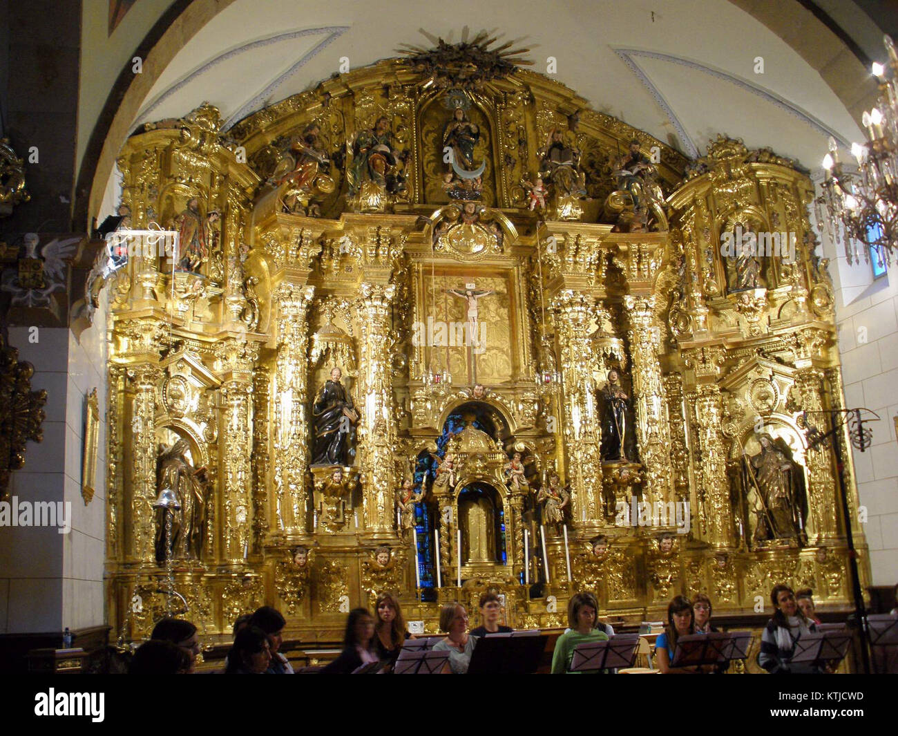 A historical photograph of the Convento de Santa Cruz in Azkoitia ...