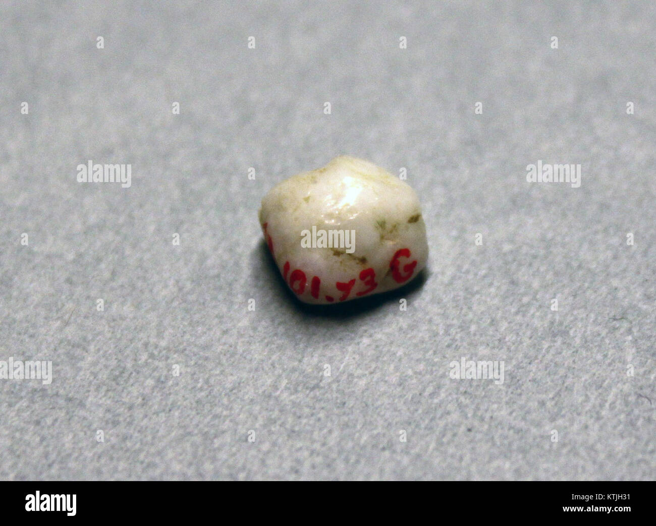 Bead MET AD 48.101.73G Stock Photo Alamy