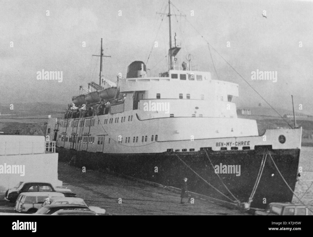System island ferry Black and White Stock Photos & Images - Alamy