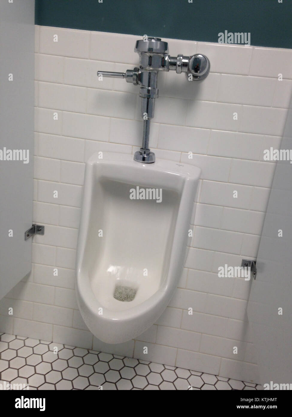 Old Urinal Stock Photos & Old Urinal Stock Images Alamy
