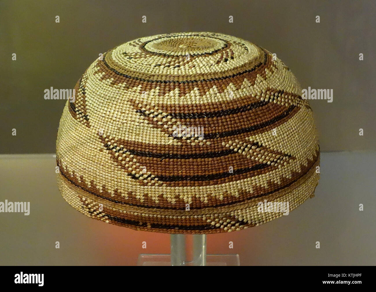 Basket skull cap, Yurok, before 1909, pine root, woodwardia fern