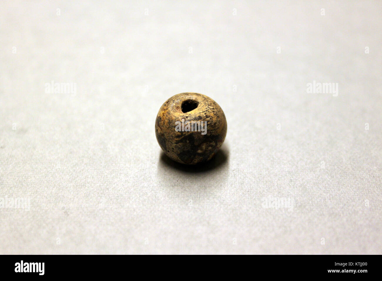 Bead MET AD 48.101.84b Stock Photo Alamy