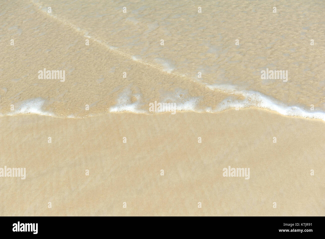Sandy wave wet shore hi-res stock photography and images - Alamy