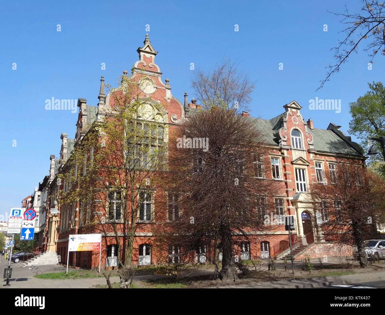 Important community building hi-res stock photography and images - Alamy