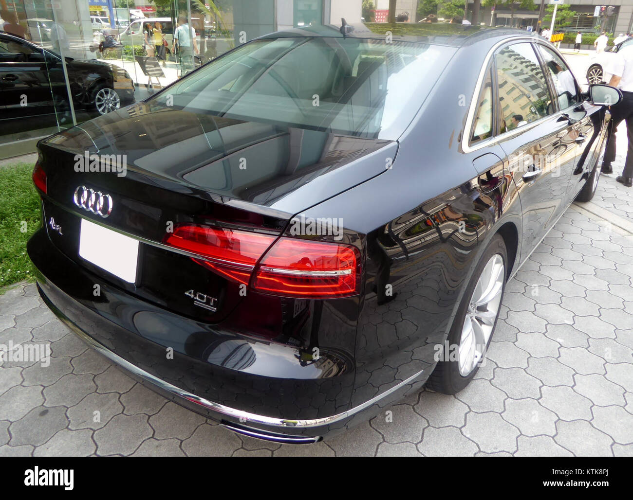 This image showcases the rear of the Audi A8 L 4.0 TFSI quattro, a ...