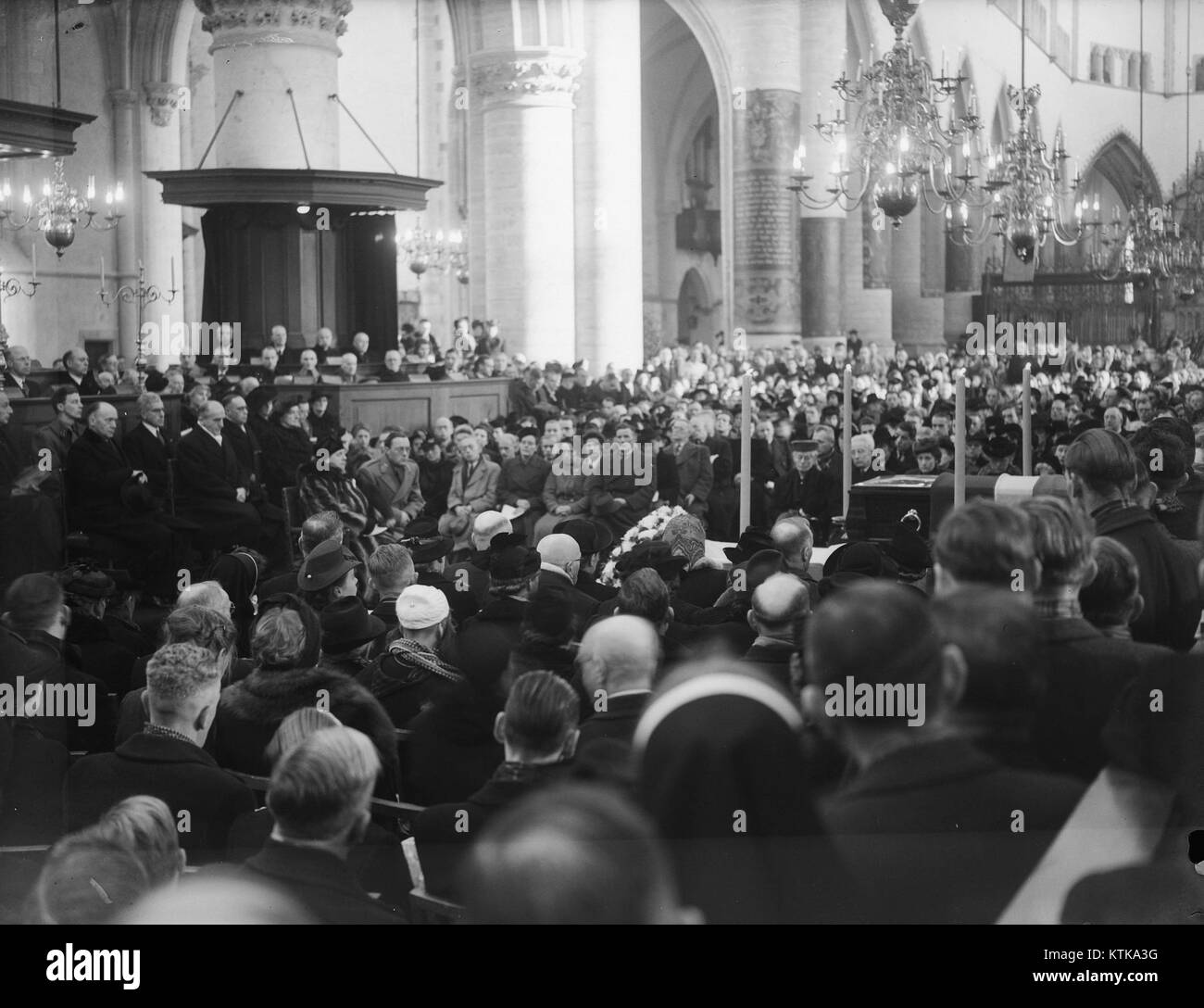 Begrafenis illegale strijders in Haarlem, Bestanddeelnr 901 1509 Stock Photo