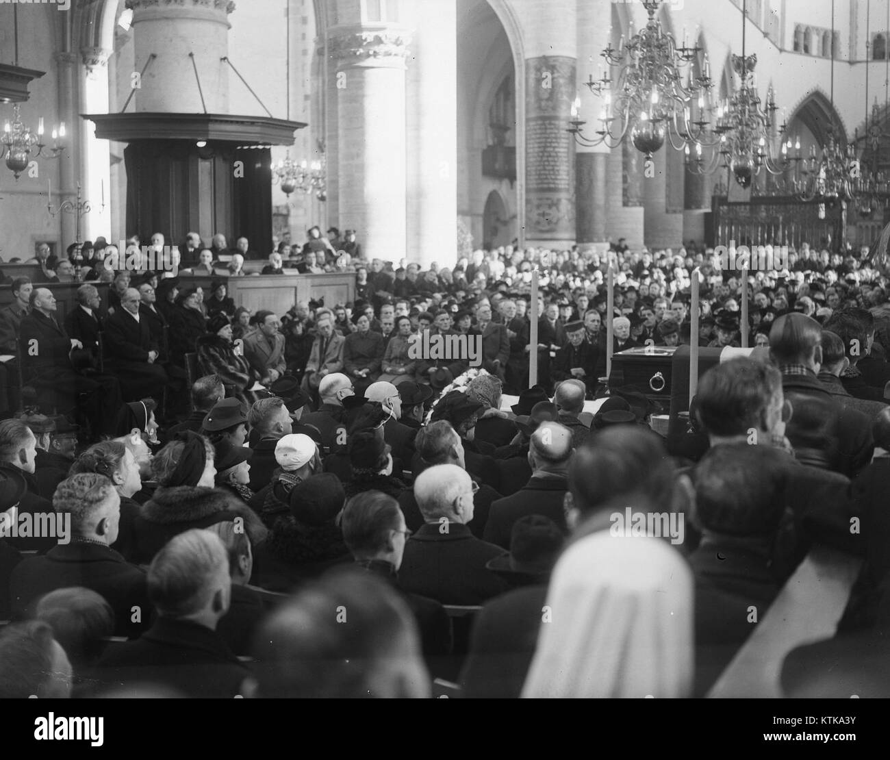 Begrafenis illegale strijders in Haarlem, Bestanddeelnr 901 1510 Stock Photo