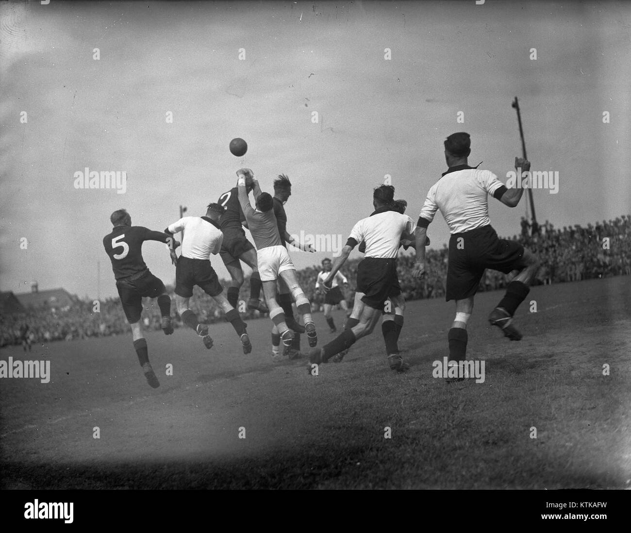 B.N.V. tegen Edo voetbal, Bestanddeelnr 902 7071 Stock Photo
