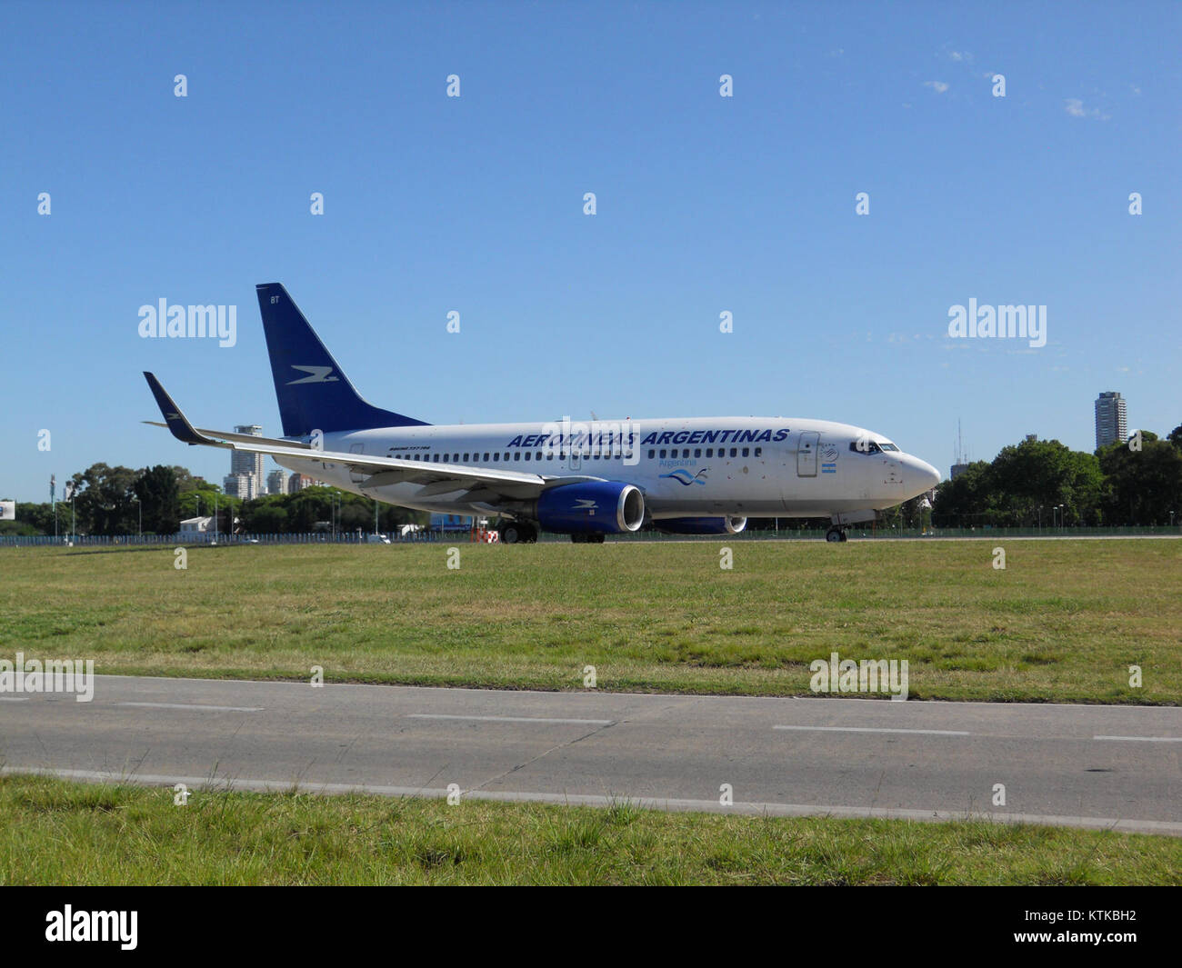 B737 700 Aerolineas Argentinas (23250807693) Stock Photo