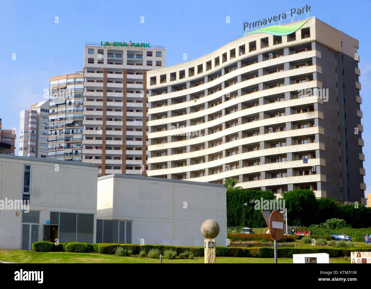 Benidorm Hotel Primavera Park y Apartamentos La Era Park Stock Photo - Alamy