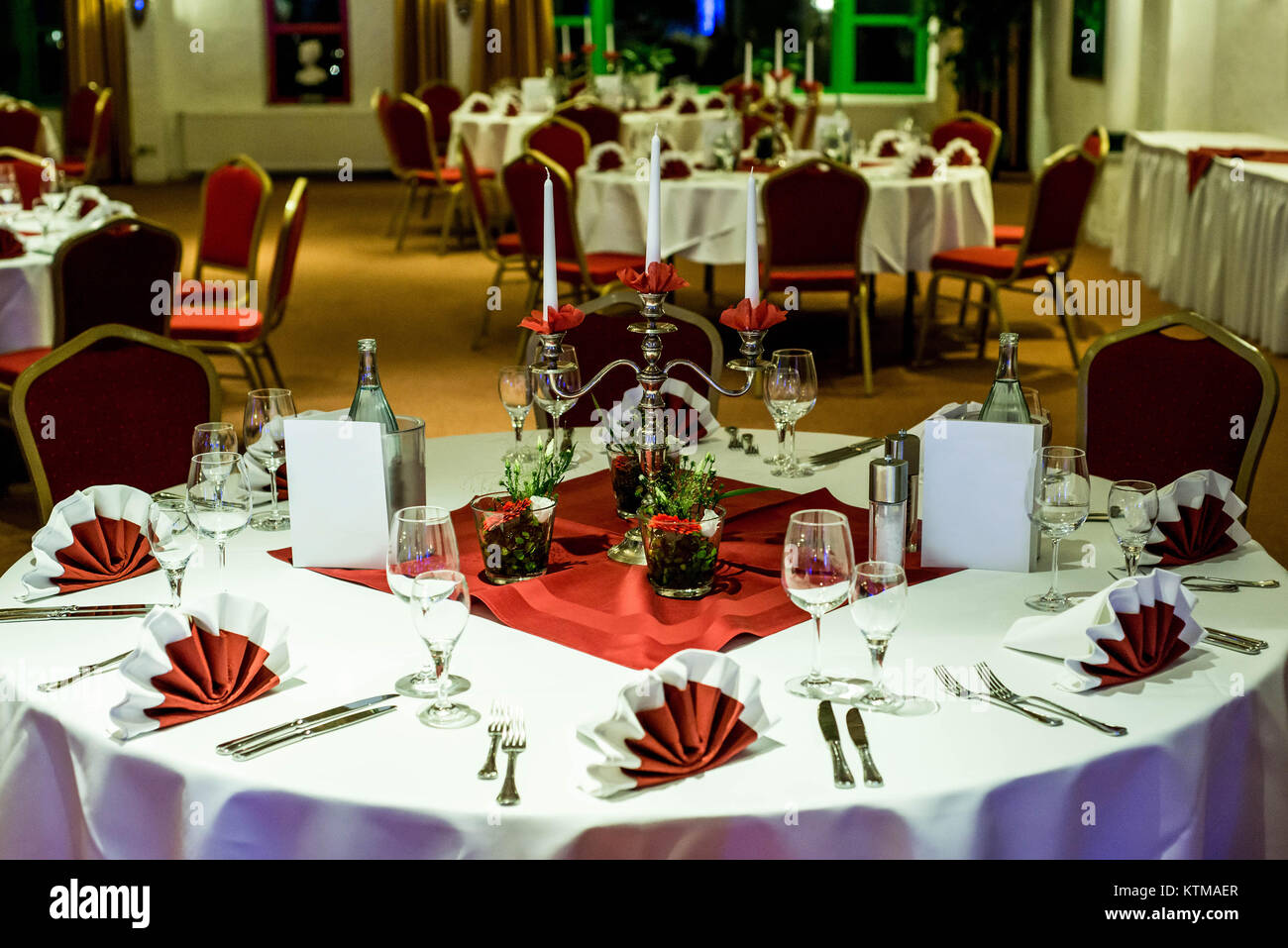 Banquet with red table setting Red tablecloth, white dishes, silver ... Banquet with red table setting Red tablecloth, white dishes, silver ...