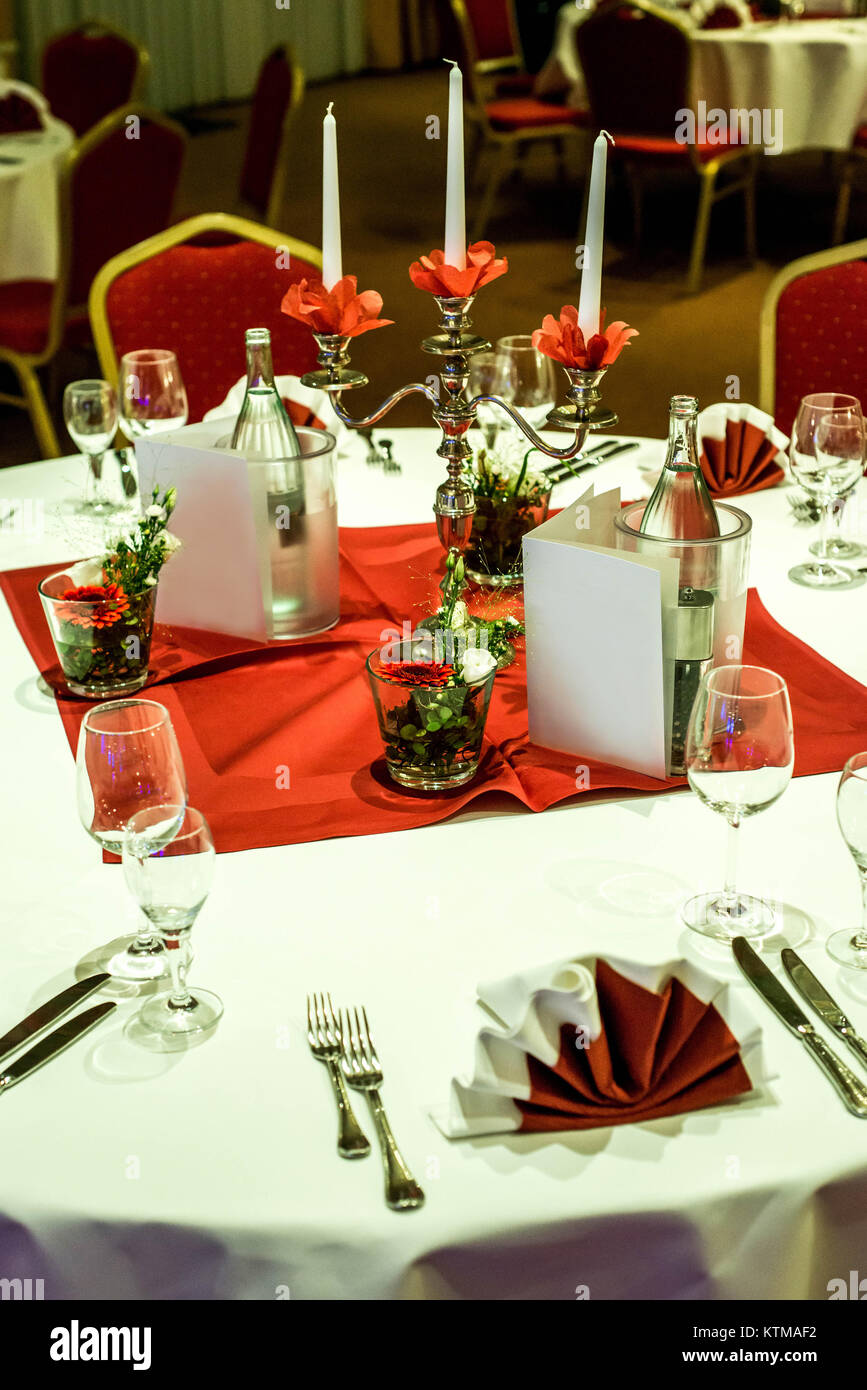Banquet with red table setting Red tablecloth, white dishes, silver ... Banquet with red table setting Red tablecloth, white dishes, silver ...