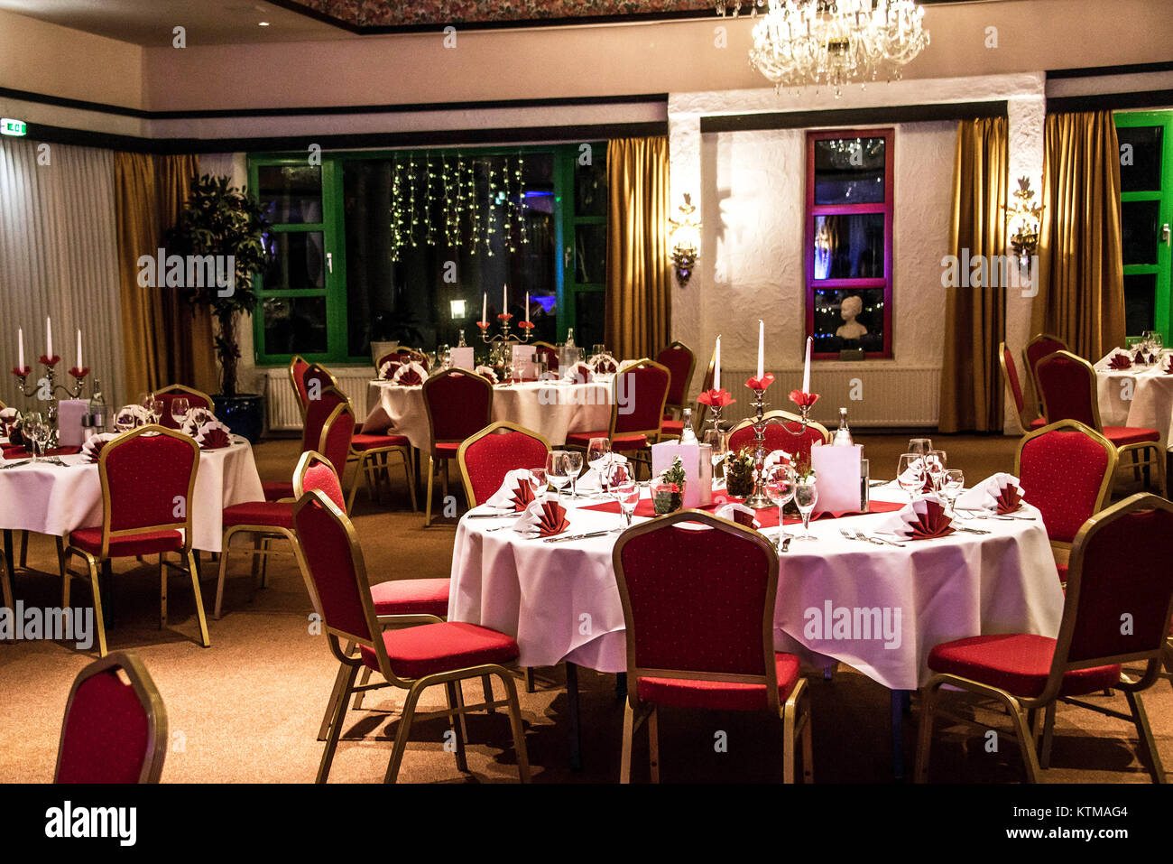 Banquet with red table setting Red tablecloth, white dishes, silver ... Banquet with red table setting Red tablecloth, white dishes, silver ...